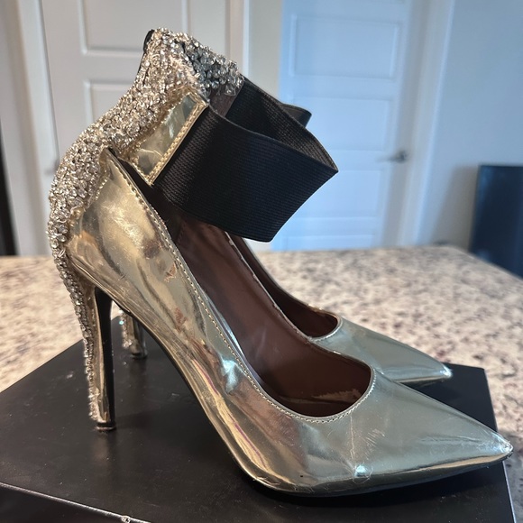 Ankle strap Gold Pumps with Rhinestones - Picture 2 of 3